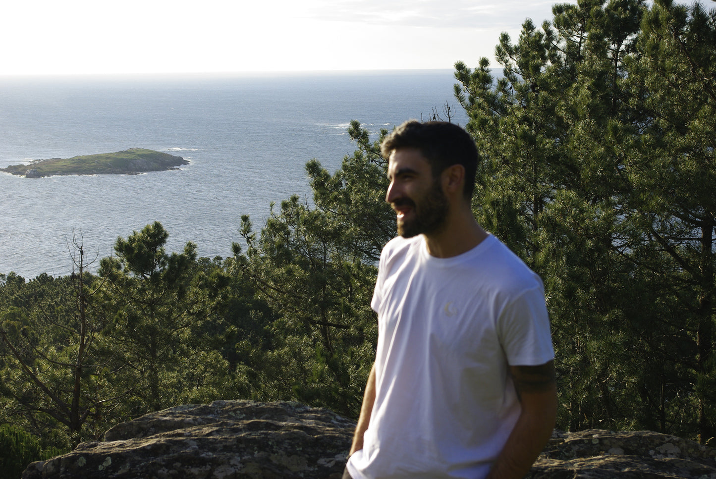 Camiseta blanca bordada